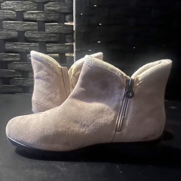 Sporto Women’s Faux Suede Ankle Boots - Picture 5 of 5